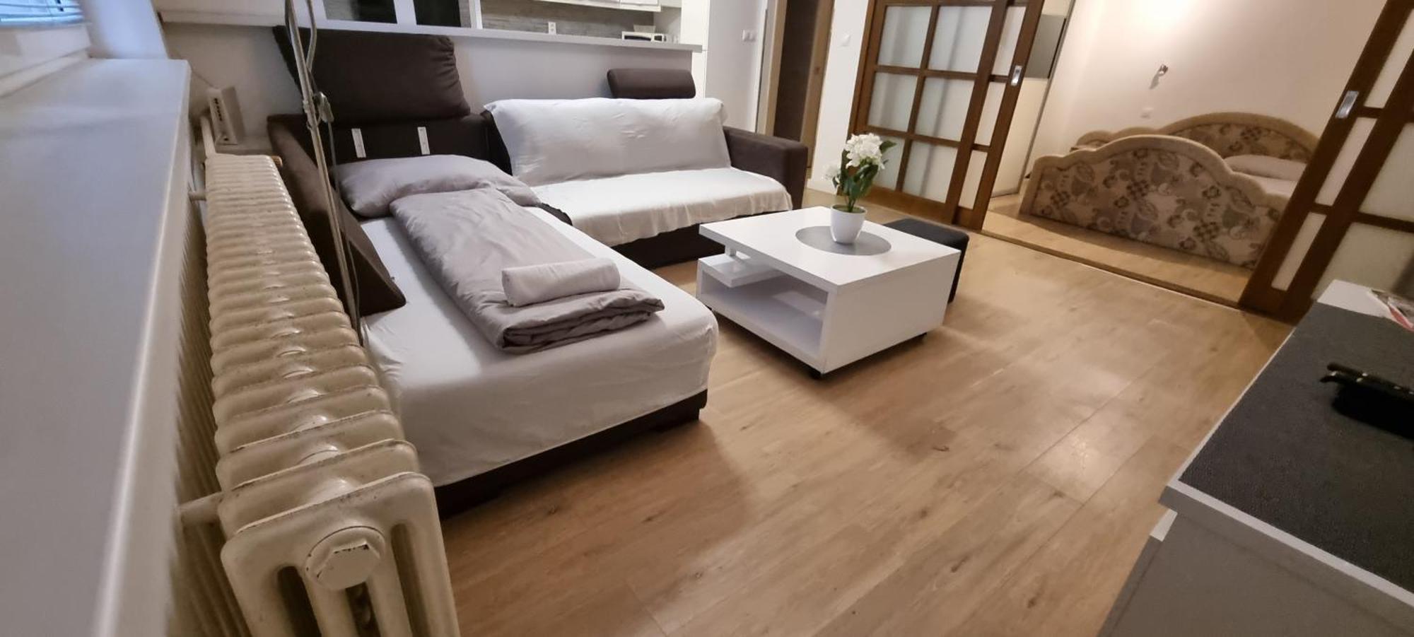 Huge Apartment Next To Train Station Close To The City Center Bratislava Eksteriør billede