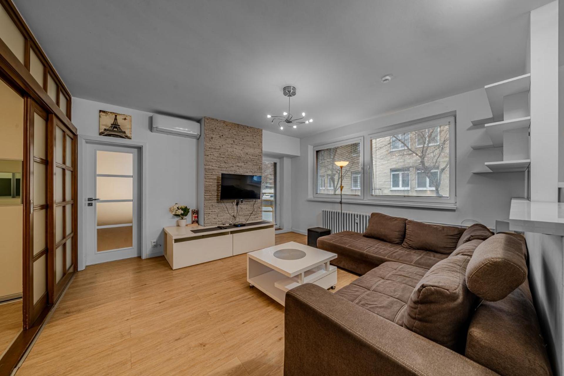 Huge Apartment Next To Train Station Close To The City Center Bratislava Eksteriør billede