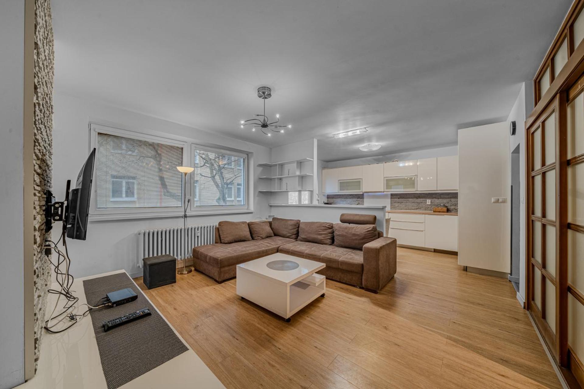 Huge Apartment Next To Train Station Close To The City Center Bratislava Eksteriør billede